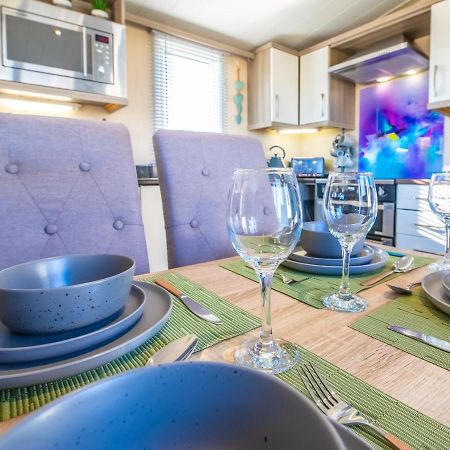 Sea 'N' Stars Platinum Plus Holiday Home With Views, Free Wifi And Netflix Camber ภายนอก รูปภาพ