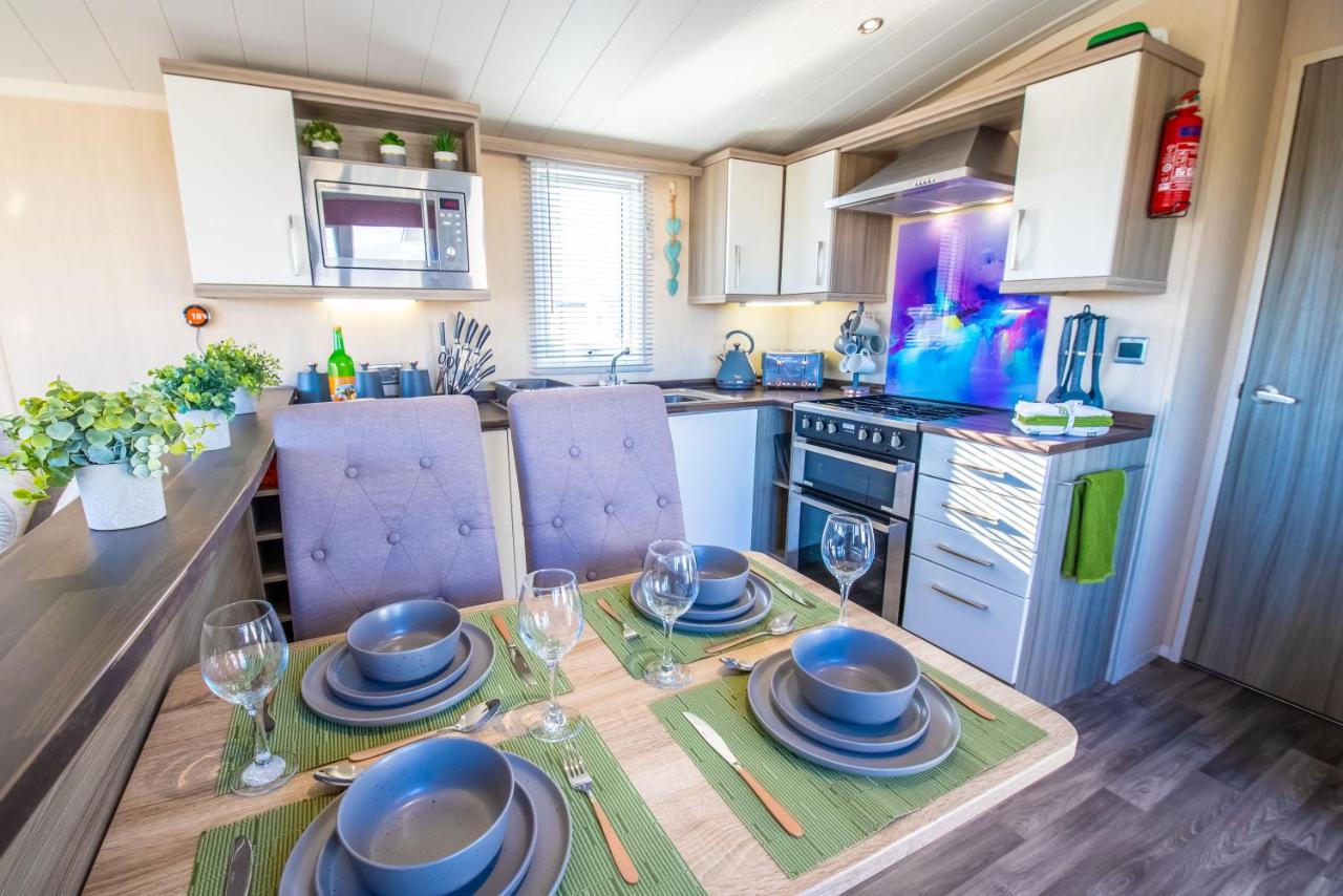 Sea 'N' Stars Platinum Plus Holiday Home With Views, Free Wifi And Netflix Camber ภายนอก รูปภาพ
